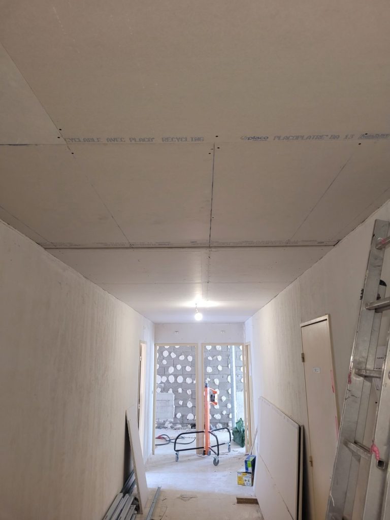 Plafond coupe feu en placo BA13 sur fourrure pose croisée Saint-Gilles Gard plaquiste