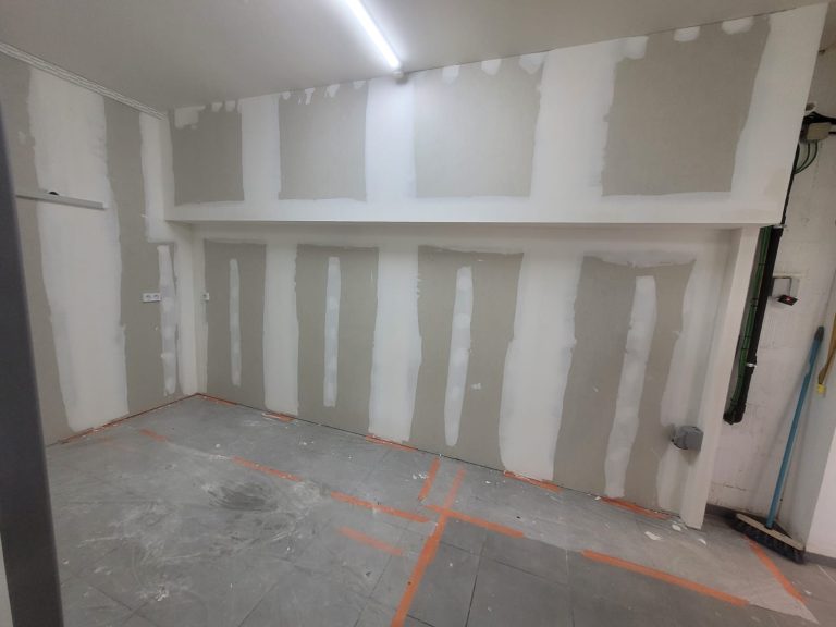 Création d'un espace de travail à l'arrière d'une boulangerie